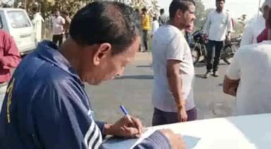 तेंदूखेड़ा: सिंग्रामपुर में अज्ञात वाहन की टक्कर से बाइक सवार की मौत, घटनास्थल पर पहुंची पुलिस, मर्ग कायम कर जांच की प्रारंभ