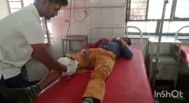 धौलपुर: मनिया रोड पर अज्ञात वाहन की टक्कर से 25 वर्षीय युवक हुआ गंभीर रूप से घायल ट्रॉमा वार्ड में भर्ती