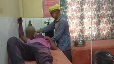 इकौना: इकौना बस स्टॉप पर साइकिल सवार गिरकर हुआ चोटिल