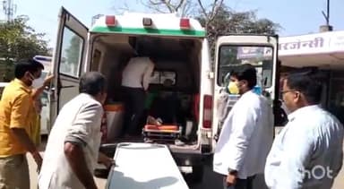 धौलपुर: राजाखेड़ा रोड पर मोटरसाइकिल से संतुलन बिगड़ने से 25 वर्षीय युवक गिरकर हुआ गंभीर रूप से घायल