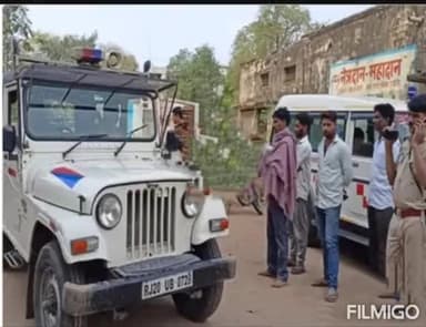 कोटा के कुन्हाड़ी थाना क्षेत्र स्थित बिजासन माताजी मंदिर परिसर में बरडा बस्ती नांता निवासी युवक पवन की लाश मिली