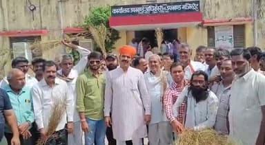 रावतभाटा: ओलावृष्टि से नष्ट फसलों के मुआवजे की मांग पर किसानों ने रावतभाटा SDM को दिया ज्ञापन: भाजपा नेता कमलेंद्र सिंह हाडा