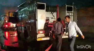 धौलपुर: आरएसी मोड़ के पास रखे तीन खो-खो में लगी आग हजारों का सामान जलकर हुआ राख