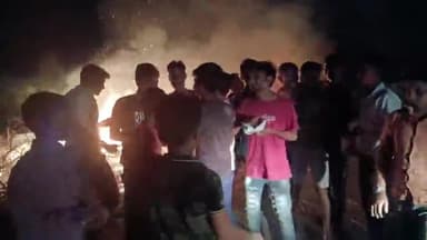 करछना: यमुनापार क्षेत्र में शांतिपूर्ण संपन्न हुआ होलिका दहन व शब-ए -बरात का पर्व,आज जमकर खेली जाएगी रंगो की होली