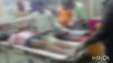 ईसागढ़: शिवपुरी रोड पर अनियंत्रित होकर फिसली बाइक, दो युवक हुए गंभीर रूप से घायल