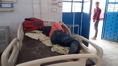 मुरादाबाद: मुरादाबाद रोडवेज़ की बस में बेहोशी की हालत में मिला युवक, उपचार के लिए जिला अस्पताल में कराया गया भर्ती