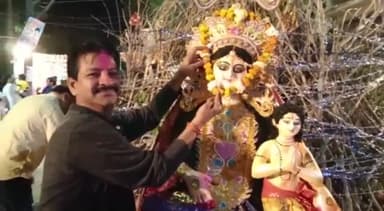 रायबरेली: जिले के सभी 19 थाना क्षेत्रों में चिन्हित स्थानों पर पुलिस की मौजूदगी में किया गया होलिका दहन, आज मनाई जाएगी होली