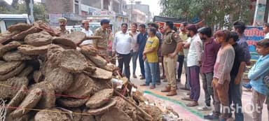 एटा: पीपल अड्डा पर रखी गई होलिका को लेकर अधिवक्ता ने किया हंगामा कहा यहां नहीं होगा होलिका दहन