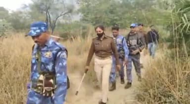 राजगीर: पुलिस ने नेकपुर गांव के पास छापेमारी करते हुए देसी शराब और बाइक को किया जप्त,थाना प्रभारी ने दी जानकारी