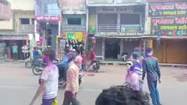 लंभुआ: लंभुआ कस्बे में त्योहार के बीच पुलिस का गश्त जारी, चप्पे-चप्पे पर नजर रख रही पुलिस