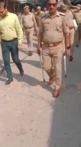 दातागंज: क्षेत्र में सुरक्षा व्यवस्था को लेकर पुलिस बल के साथ दंगा नियंत्रण वाहन क्षेत्र लगाए गए है।