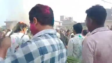 शाहजहांपुर: कांट क्षेत्र में धूमधाम से मनाया गया होली का पर्व, होलिका दहन और आखत डालने के बाद लोगों ने दी एक दूसरे को बधाई