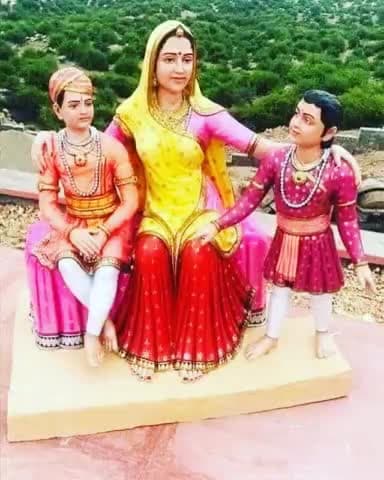 त्याग व समर्पण की मूरत, मेवाड़ कुल-रक्षक मां #पन्नाधाय जी की जयंती पर सादर वंदन। मातृभूमि एवं स्वधर्म की रक्षार्थ अपने कलेजे के टुकड़े को बलिदान कर देने वाली उस अमर वीरांगना का साहस व समर्पण भाव हमेशा याद रखा जाएगा।

#PannaDhai