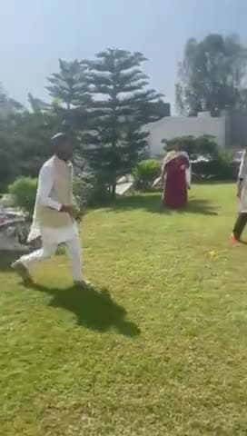 #Raebareli : परिवार के साथ अबीर गुलाल से होली खेलते ऊंचाहार विधायक मनोज पांडेय,क्षेत्र की जनता को होली की दी शुभकामनाएं