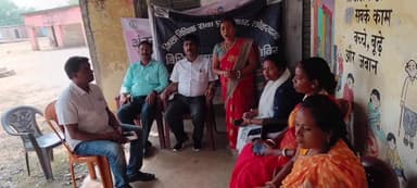 लोहरदगा: ऐने गांव में DLSA की ओर से महिला जागरूकता कार्यक्रम का किया गया आयोजन, अधिवक्ता, पीएलबी व अन्य हुए शामिल