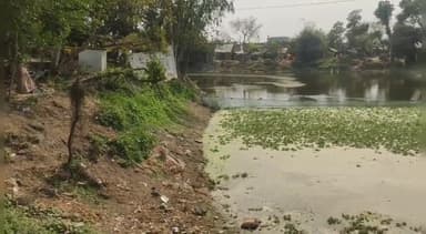 नवाबगंज: करौंदी कला गांव में अमृत सरोवर के नाम पर लाखों रुपए के भ्रष्टाचार का लगा आरोप, ग्रामीणों ने ब्लॉक प्रमुख से की शिकायत