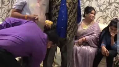 करछना: अपने आवास पर होली खेल कर मंत्री नंद गोपाल गुप्ता नंदी ने प्रदेशवासियों को दी होली पर्व की बधाई