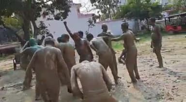 महसी: खैरीघाट, हरदी व बौंडी थाना परिसर में पुलिसकर्मियों ने अनोखे अंदाज में मनाया होली का त्यौहार