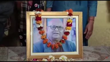 मुरादाबाद: लाइन पार स्थित नीतू आर्ट्स के कार्यालय पर बॉलीवुड एक्टर सतीश कौशिक को रंगमंच के कलाकारों ने दी श्रद्धांजलि