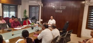 लोहरदगा: डीसी ने किया मैट्रिक और इंटरमीडिएट परीक्षा को लेकर केन्द्राधीक्षकों के साथ सभाकक्ष में समीक्षा बैठक, दिया आवश्यक निर्देश