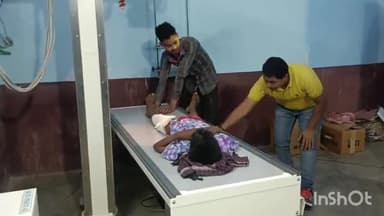 लखीसराय: शहर के कवैया थाना क्षेत्र के संसार को  वार्ड संख्या 17 में खेल-खेल में टूटा किशोर का पैर किया जा रहा है इलाज