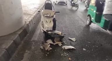 बहादुरगढ़: सिटी मेट्रो स्टेशन के नीचे ऑटो चालक ने स्कूटी में मारी टक्कर, युवती घायल