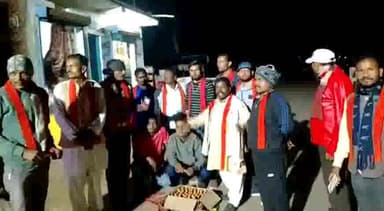 तेंदूखेड़ा: भगवती मानव कल्याण संगठन के कार्यकर्ताओं ने नोहटा ग्राम में पकड़ी एक पेटी अवैध शराब