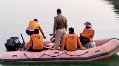 करछना: ओठगी उपरहार गांव में होली खेलने के बाद खदान में नहाने गया युवक पानी में डूबा, SDRF कर रही डूबे युवक की तलाश