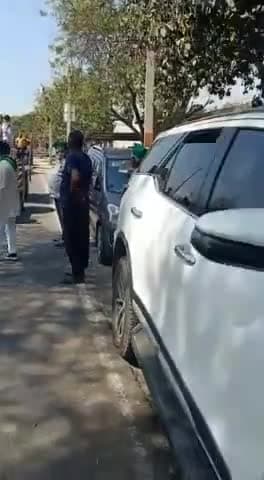 दिल्ली मेरठ एक्सप्रेसवे 5 वें चरण के खरखौदा मोहिद्दीनपुर रोड पर आवागमन हेतु मार्ग की मांग को लेकर चल रहे अनिश्चितकालीन धरना प्रदर्शन में शामिल हुए।