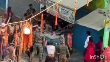 जमुई: महिसौड़ी में बदमाशों ने पुलिस टीम पर हमला कर की मारपीट, हुड़़दंगियों की हरकत का वीडियो हुआ वायरल