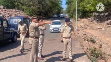 ललितपुर: राजघाट स्थित बेतवा नदी में नहाते समय डूबे दो युवकों के मामले में पुलिस अधीक्षक ने घटनास्थल का किया मुआयना