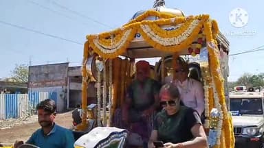 आगर: SP ने कोतवाली थाने से पुलिस लाइन तक बगी पर सवार होकर होली खेलते हुए निकाला जुलूस, बड़ी संख्या में पुलिसकर्मी हुए शामिल।