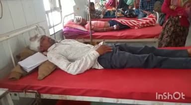 धौलपुर: महात्मा नंद कॉलोनी में घर में आधा दर्जन लोगों ने पिता पुत्र के साथ की लाठी डंडों से बेरहमी से मारपीट गंभीर घायल