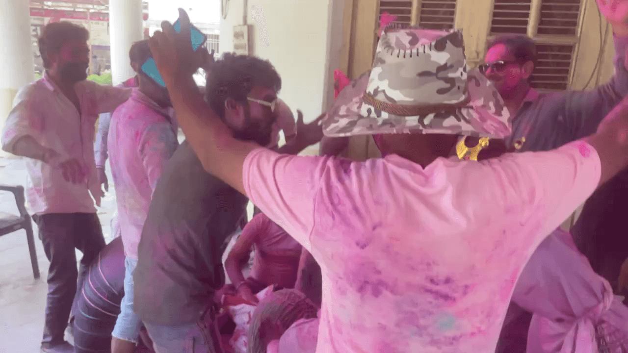 होली का रंग, जोगी परिवार के संग
होली की शुभकामनाएँ🙏🏻❤️🎉💕 #HappyHoli #HappyHoli2023 #amitjogi