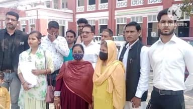 शाहजहांपुर: पीएम आवास योजना की किश्त दिलाने की गुहार लगाने कलेक्ट्रेट पहुंचा पीड़ित परिवार, CM के नाम सिटी मजिस्ट्रेट को दिया ज्ञापन