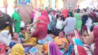 पन्ना: श्री जुगल किशोर जू मंदिर में भगवान के सखी वेश के दर्शन करने उमड़ा श्रद्धालुओं का जन सैलाब।