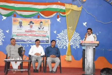 शुजालपुर: क्षेत्र के सरस्वती स्कूल में शहीद दिवस के उपलक्ष में होने वाले रक्तदान शिविर को लेकर बैठक का किया आयोजन