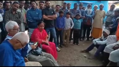 सिमरिया: बोदा ग्राम पहुंचे पूर्व मंत्री राजा पटेरिया दुखी परिवार से की मुलाकात