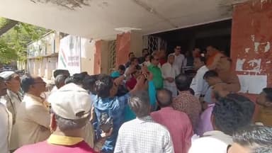 सिरोंज: ढाल बाजार से शराब दुकान हटाने की मांग को लेकर 25 से अधिक संगठनों ने तहसील कार्यालय में तहसीलदार को दिया ज्ञापन