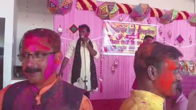 कोरांव: इंद्रप्रस्थ गेस्ट हाउस में राष्ट्रीय स्वयं संघ के होली मिलन समारोह में फाग गीतों पर झूमे दर्शक, समरसता का दिया गया संदेश