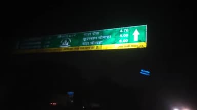 कानपुर नगर निगम ओम पुरवा चुंगी मार्ग प्रकाश की लापरवाही अंधेरा होने के कारण दुर्घटना होने की संभावना जिम्मेदार कौन होगा