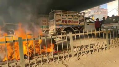 कानपुर: थाना चकेरी क्षेत्र के अवस्थी नर्सिंग होम के सामने पुल के नीचे बने गरीब के आशियाने में अचानक लगी आग