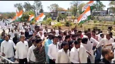 आगर: आगर जिले में हुई असमय बारिश और ओलावृष्टि से किसानों की फसल खराब होने पर मुआवजे की मांग को लेकर कांग्रेस ने निकली रैली
