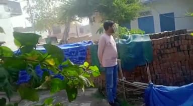 भदोही: भदोही दरोपुर में दवगो ने ईट रखकर रोका रास्ता कोर्ट की डिक्री जिलाधिकारी का आदेश संयुक्त टीम जाकर खाली कराये फोटो खिचे