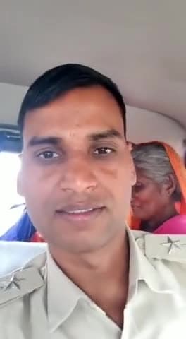 IPS ऑफिसर ने रास्ते में जाति महिला की  मदद की वीडियो वायरल