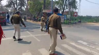 लखीसराय: जिले के बाईपास मोड़ के समीप यातायात पुलिस ने चलाया सघन वाहन जांच अभियान, 4 लोगों से वसूला गया जुर्माना