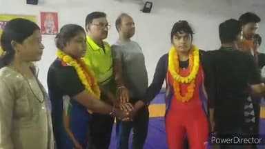 कहरा: कोशी महोत्सव पर स्टेडियम स्थित खेल भवन में कुश्ती प्रतियोगिता हुई आयोजित, खेल पदाधिकारी ने किया उद्घाटन