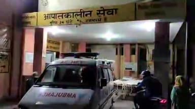 मुरादाबाद: डेलापुर के पास काम से वापस लौट रहे युवक को तेज रफ्तार अज्ञात वाहन ने मारी टक्कर, घायल युवक अस्पताल में भर्ती