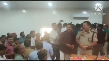 शाहजहांपुर: पुलिस लाइन शाहजहांपुर में व्यापारियों व पत्रकारों के साथ एसपी ने आयोजित किया होली मिलन समारोह, खेली फूलों की होली