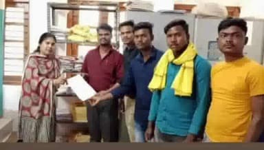 तेंदूखेड़ा: जयस संगठन के कार्यकर्ताओं ने तहसीलदार मोनिका बाघमारे को जिला एवं ब्लॉक समन्वयक भर्ती परीक्षा निरस्त करने सौंपा ज्ञापन